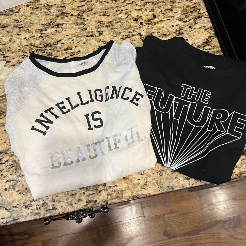 Old Navy Black White Graphic Tee Shirt Lot Sz 8 Medium